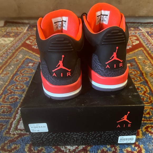 Nike Air Jordan’s Size 10 - Picture 7 of 8